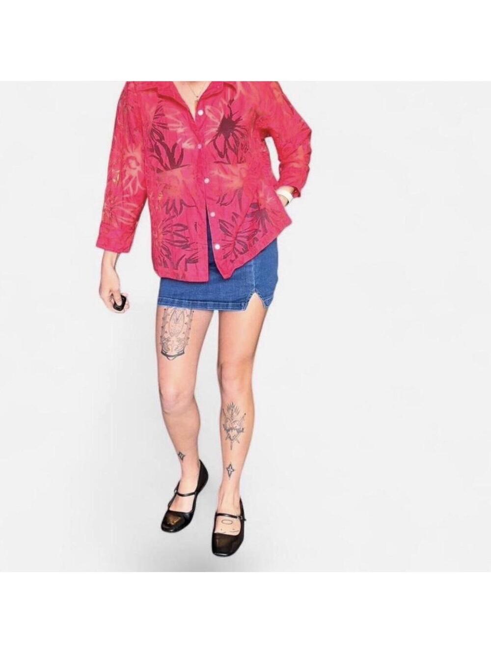CHIC-HOS wear a cheeky bralette under this nahm saying?